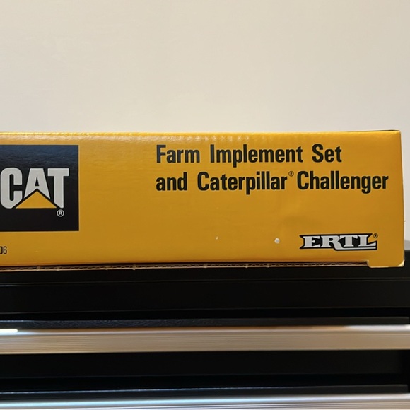Caterpillar Challenger tractor and Farm Implements Die Cast Set by ERTL - Picture 2 of 3